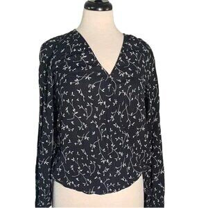 Universal Thread Black and White Floral Blouse